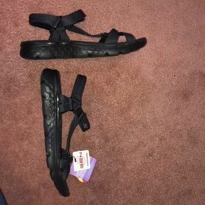 Skechers Goga Max “On the Go” Sandal